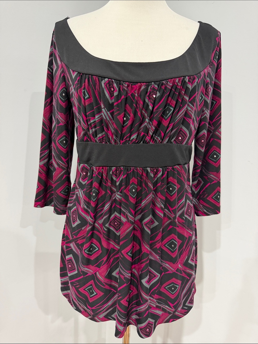 AB Studio Scoop Neck Long Sleeve Tunic in Wine and Black Geometric
